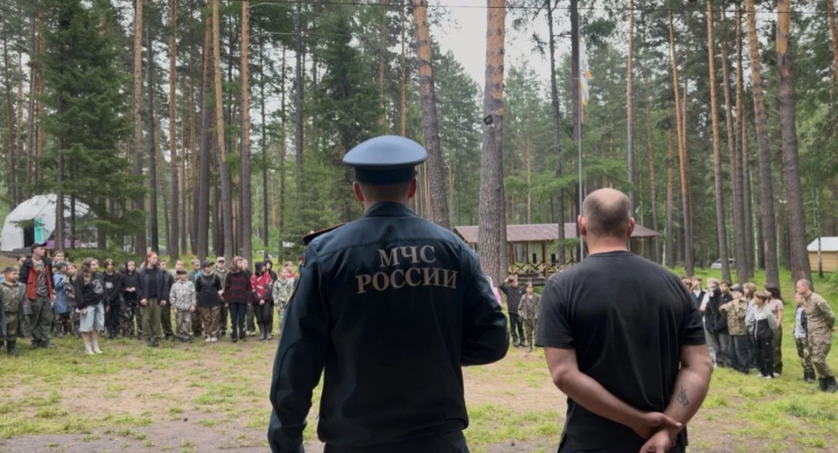 Занятие для детей, отдыхающих в палаточном лагере